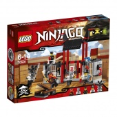 Конструктор LEGO NINJAGO Побег из тюрьмы Криптариум